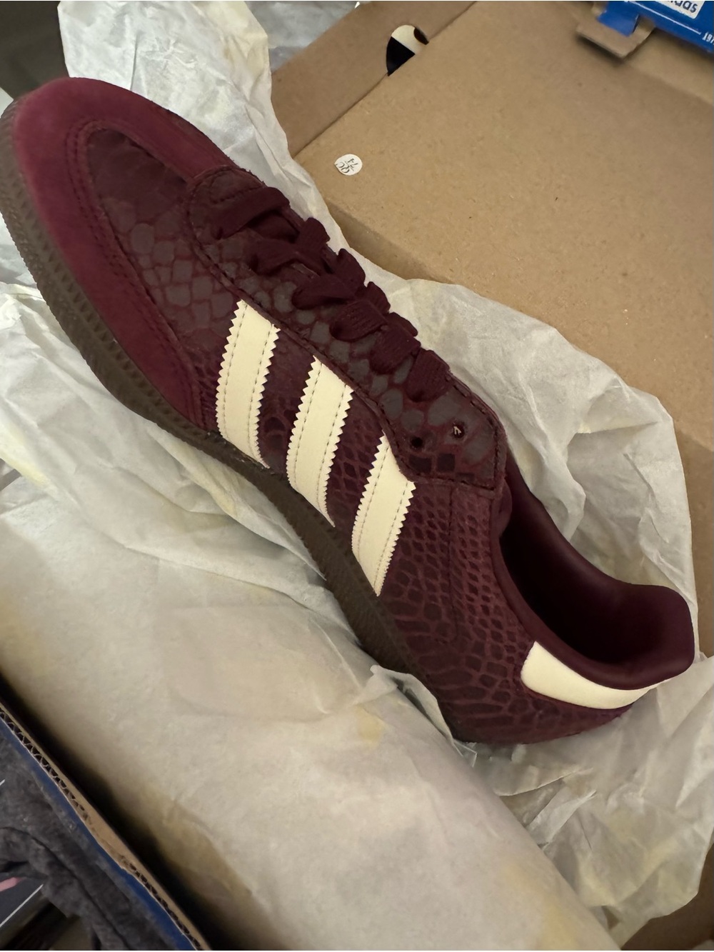 NWT adidas Women’s Burgundy & White sambas Low-Top Sneaker